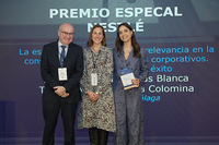 La egresada de la UMA, Claudia Parras, recibe el Premio Especial que conceden Nestlé y AECOC