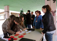 Mercadillo solitario y 'árbol de los deseos', entre las actividades navideñas de Filosofía y Letras