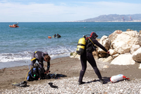 Voluntarios extraen más de 250 kilos de residuos en la XIII Jornada de Limpieza de Fondos Marinos UMA-AUAS