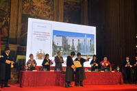 La Universidad de Sevilla le entrega la Medalla de Oro a la de Málaga 