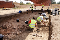 Los primeros resultados de las excavaciones en el Cerro del Villar evidencian un posible entramado urbano ‘aterrazado’