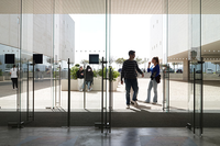 Estudiantes de la UMA, a las puertas de su centro