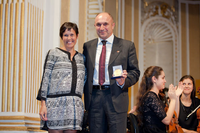 El decano de Económicas, Eugenio Luque, recibe la Medalla de Oro del Ateneo