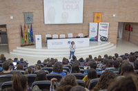 La cineasta se dirige al auditorio