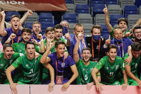 Los jugadores y el cuerpo técnico, en la celebración