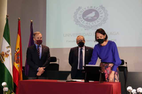 Noelia Moreno, la nueva decana de Ciencias de la Salud, tomando posesión de su cargo