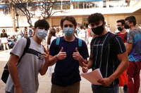 Preuniversitarios, a las puertas de la Facultad de Medicina