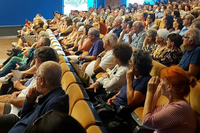 Participantes del Aula de Mayores+55 en la inauguración de la nueva edición en el Paraninfo